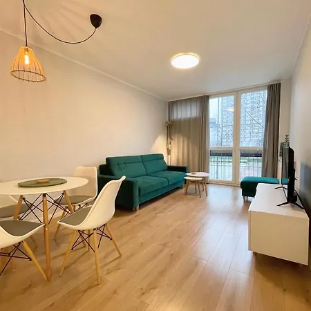 Przy Atrium, Stacja Metra Rondo Onz Apartment