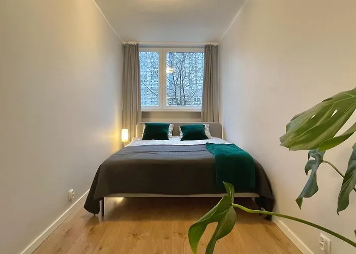 Apartman Przy Atrium, Stacja Metra Rondo Onz